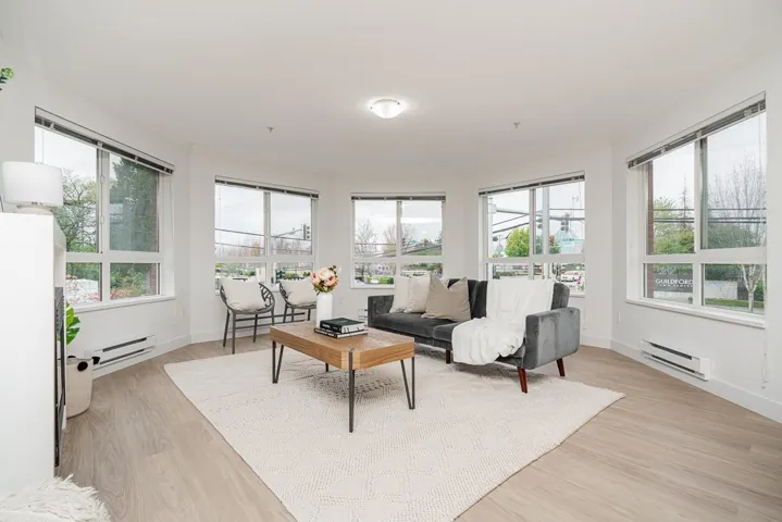 215 14960 102A AVENUE, Surrey, British Columbia V3R6A3