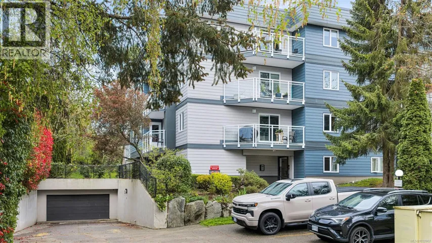 8 949 Cloverdale Ave, Saanich, British Columbia V8X2T4