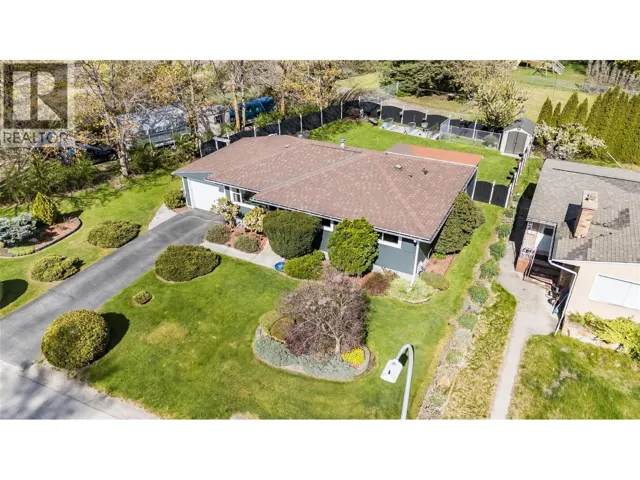 221 Pinewood Drive, Castlegar, British Columbia V1N2M5