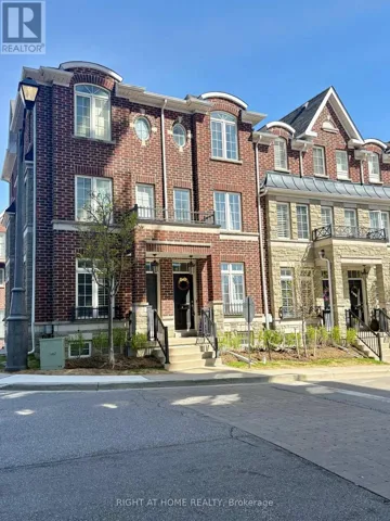 TH 2 - 101 THE QUEENSWAY, Toronto (High Park-Swansea), Ontario M8Z0H1