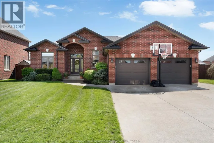 384 EVERGREEN DRIVE, Lakeshore, Ontario N8L0X4