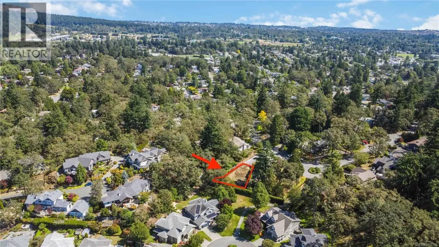 929 Woodhall Lane, Saanich, British Columbia V8X3L7