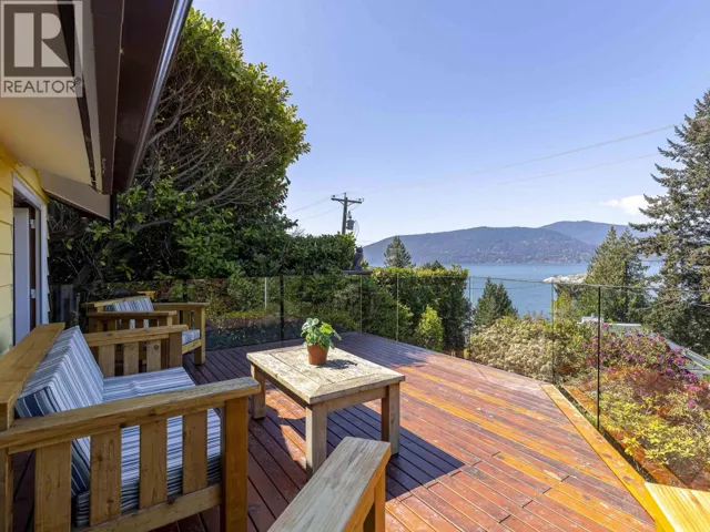 6248 WELLINGTON AVENUE, West Vancouver, British Columbia V7W2H4