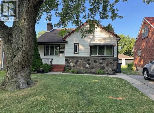 926 THOMPSON BOULEVARD, Windsor, Ontario N8S2G8