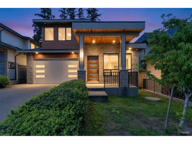 2751 164 STREET, Surrey, British Columbia V3Z0E2