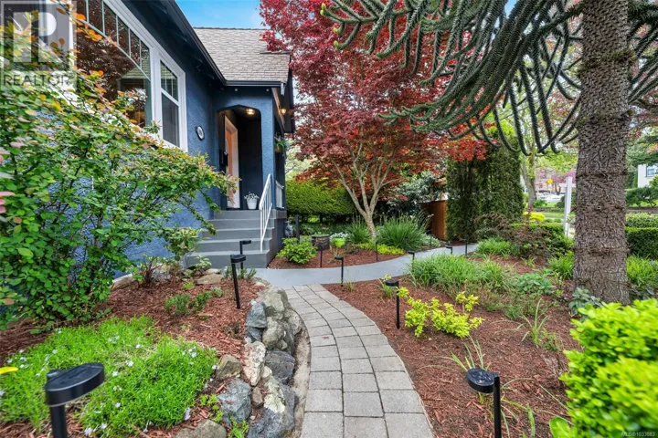1066 Finlayson St, Victoria, British Columbia V8T2T7