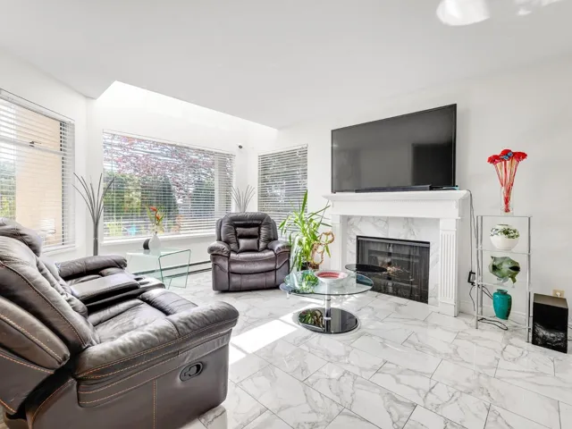 101 1225 MERKLIN STREET, White Rock, British Columbia V4B4B8