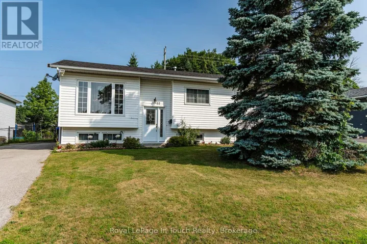 32 BRIDLE ROAD, Penetanguishene, Ontario L9M1J5