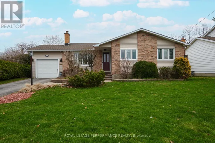 401 PHOENIX CRESCENT, Ottawa, Ontario K1E1V6
