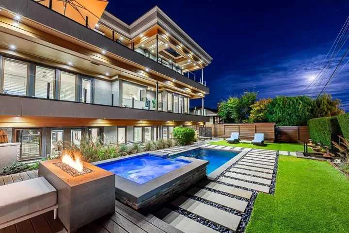 15567 PACIFIC AVENUE, White Rock, British Columbia V4B1R8
