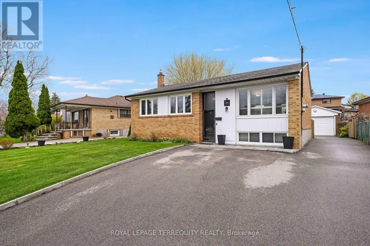 136 STRATHBURN BOULEVARD, Toronto (Humberlea-Pelmo Park), Ontario M9M2L1