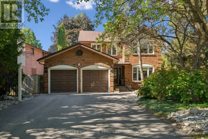 1194 QUEEN VICTORIA AVENUE, Mississauga (Lorne Park), Ontario L5H3H3