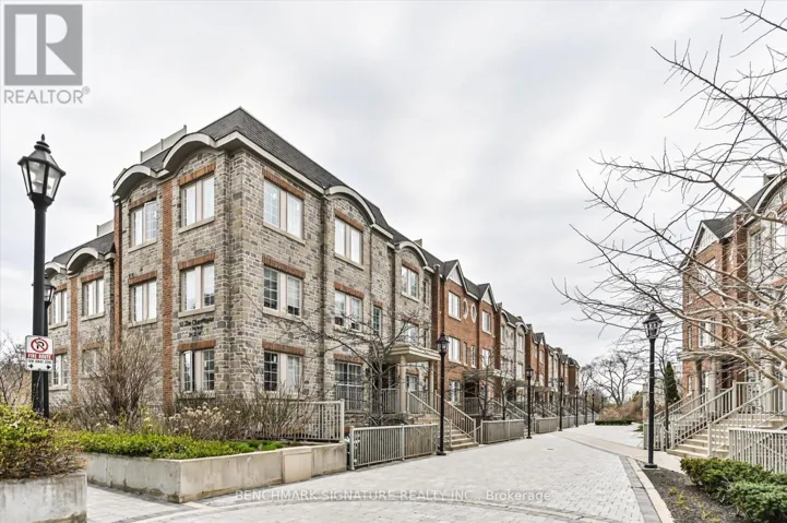 TH40 - 93 THE QUEENSWAY AVENUE, Toronto (High Park-Swansea), Ontario M6S5A7