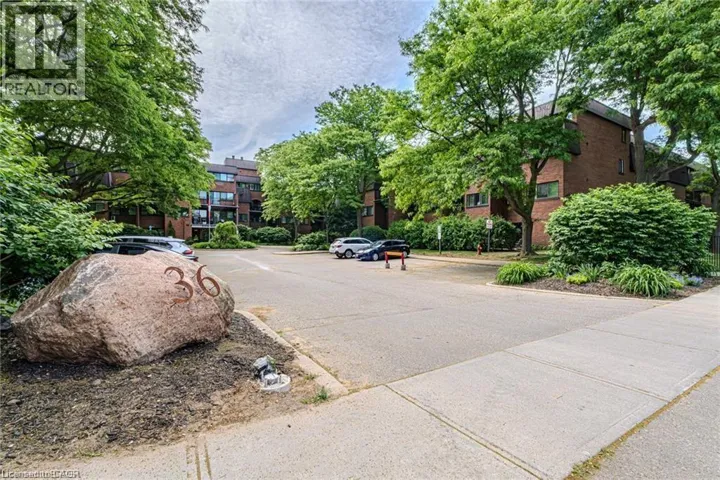 36 HAYHURST Road Unit# 334, Brantford, Ontario N3R6Y9