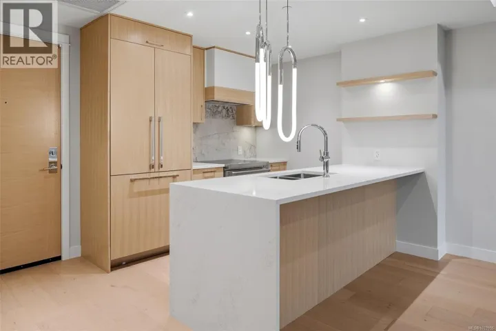 305 5229 Cordova Bay Rd, Saanich, British Columbia V8Y2L1