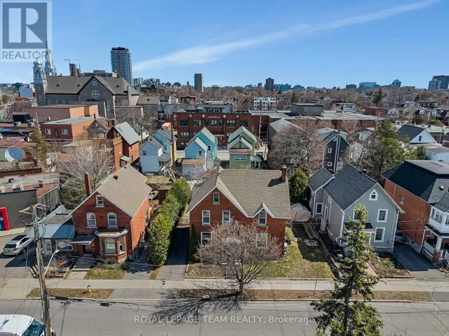 11 SHERBROOKE AVENUE, Ottawa, Ontario K1Y1R8