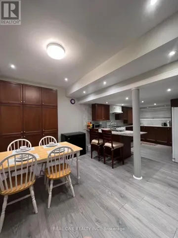 24 WENDELYN DRIVE, Richmond Hill (Jefferson), Ontario L4E0A7