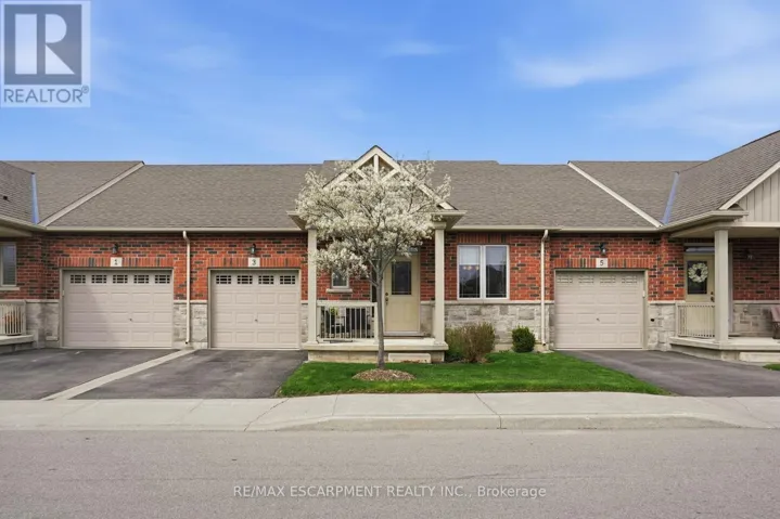 3 ECKER LANE, Hamilton (Binbrook), Ontario L0R1C0