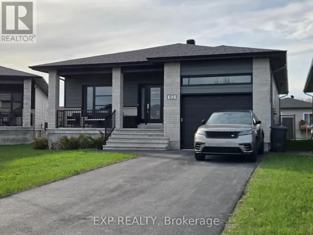 92 CHATEAUGUAY STREET, Russell, Ontario K0A1W0