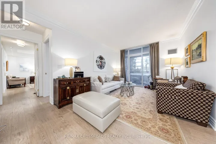 210 - 10 OLD YORK MILLS ROAD, Toronto (Bridle Path-Sunnybrook-York Mills), Ontario M2P2G9