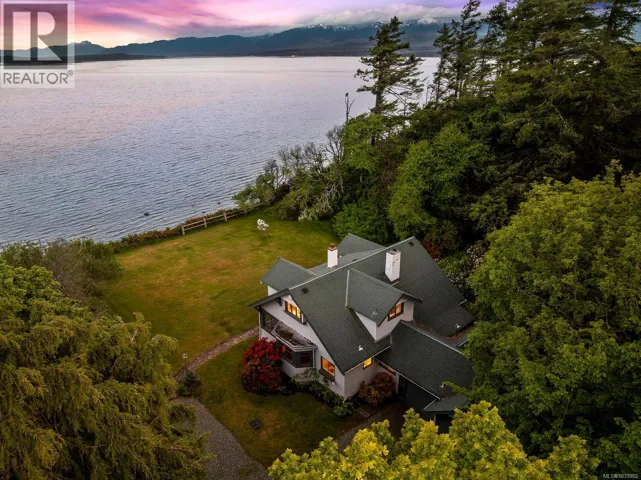 965 Balmoral Rd, Comox, British Columbia V9M3W2
