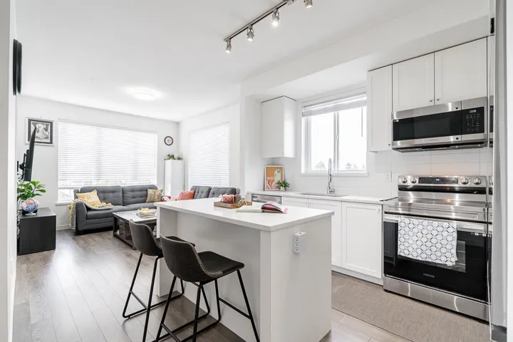 412 15848 FRASER HIGHWAY, Surrey, British Columbia V4N6X6