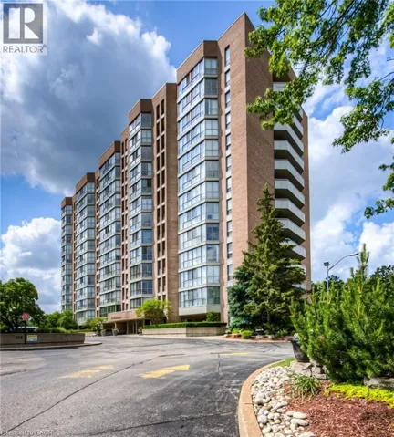 265 WESTCOURT Place Unit# 702, Waterloo, Ontario N2L6E4