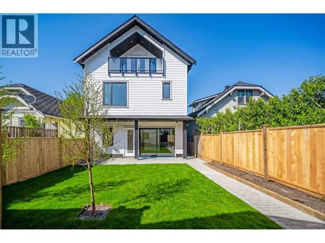 2 2636 MCGILL STREET, Vancouver, British Columbia V5K1H3