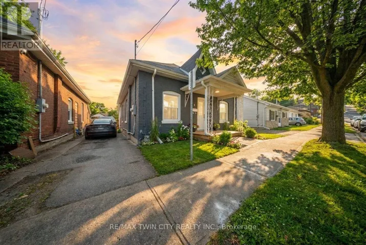 8 MAIN STREET, Brantford, Ontario N3R3X2