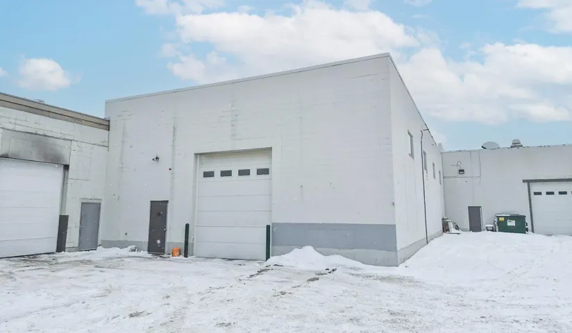 12206 12206, 12210 Mount Lawn Road NW, Edmonton, Alberta T5B4J4