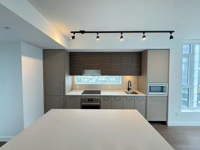 15XX 13725 GEORGE JCT, Surrey, British Columbia V3T0V7