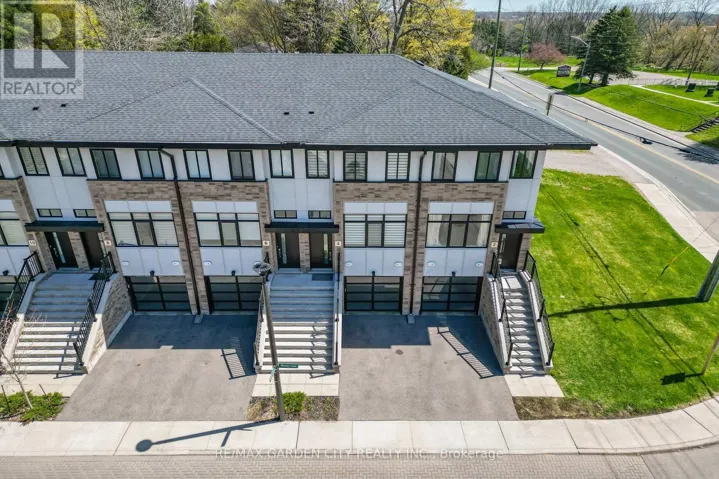 4 MUNAY LANE, Hamilton (Ancaster), Ontario L9G0H3