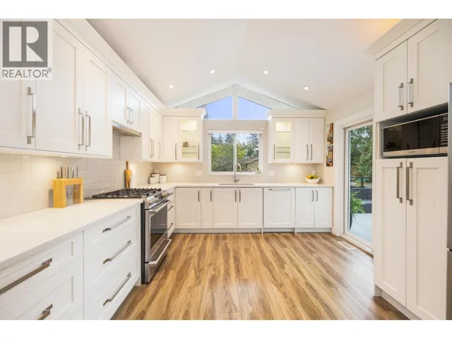 2511 BOSWELL AVENUE, North Vancouver, British Columbia V7H1L8