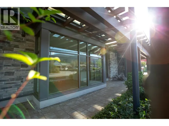 103 875 GIBSONS WAY, Gibsons, British Columbia V0N1V0