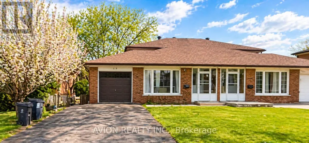 45 GREYHOUND DRIVE, Toronto (Bayview Woods-Steeles), Ontario M2H1K2