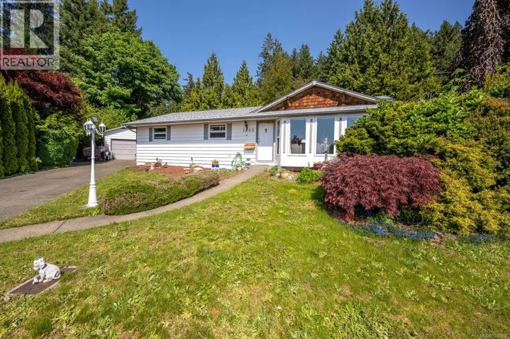 1600 Ascot Ave, Comox, British Columbia V9M1A8