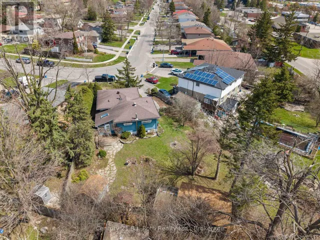21 DAPHNE CRESCENT, Barrie (Cundles East), Ontario L4M2Y7