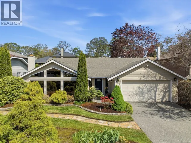 4003 Hopesmore Dr, Saanich, British Columbia V8N6A3