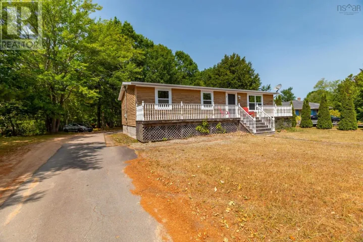 1 Pinecrest Drive, Middleton, Nova Scotia B0S1P0