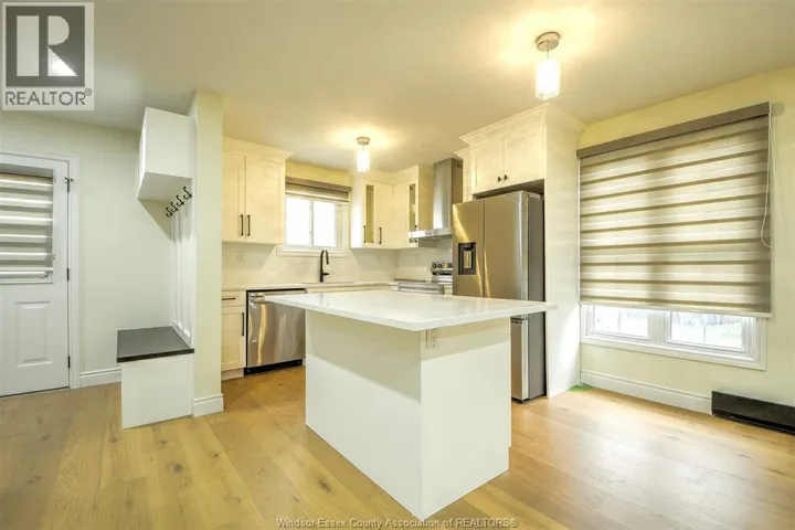 1395 BAYSWATER CRESCENT, Windsor, Ontario N8S4K4