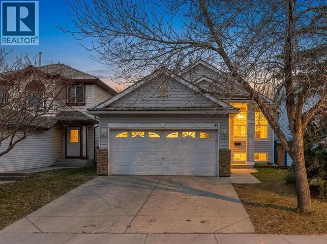 44 Douglas Glen Crescent SE, Calgary, Alberta T2Z3M6