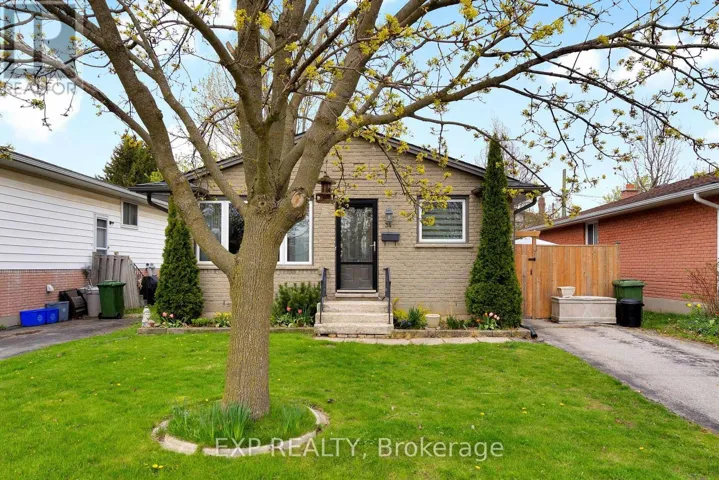 34 TAYLOR CRESCENT, St. Thomas, Ontario N5R5J4
