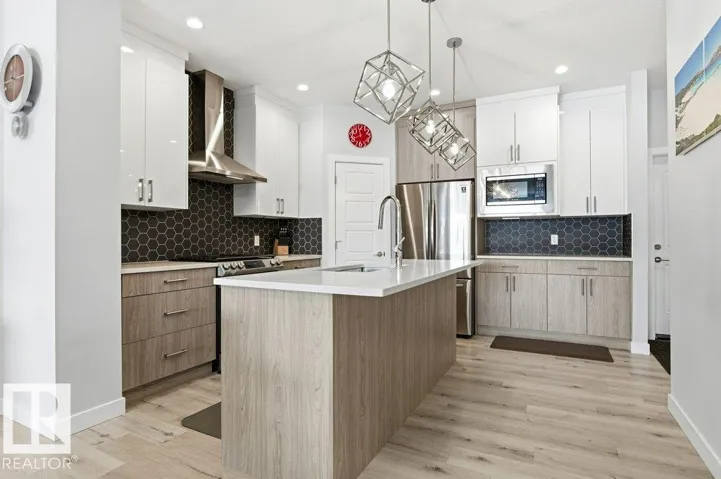 8018 KIRIAK LI SW, Edmonton, Alberta T6W4V1
