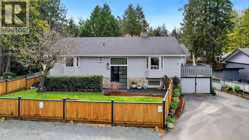 955 Sluggett Rd, Central Saanich, British Columbia V8M1E4