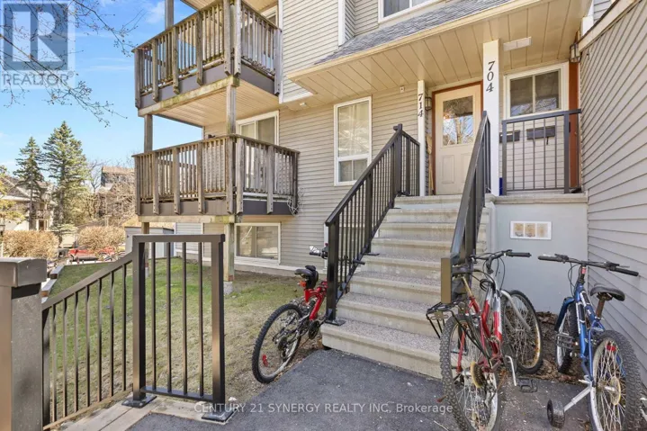 714 TANGUAY COURT, Ottawa, Ontario K2L3X2