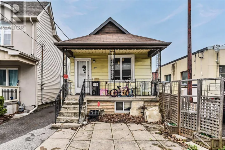 840 SAMMON AVENUE, Toronto (Danforth Village-East York), Ontario M4C2E8