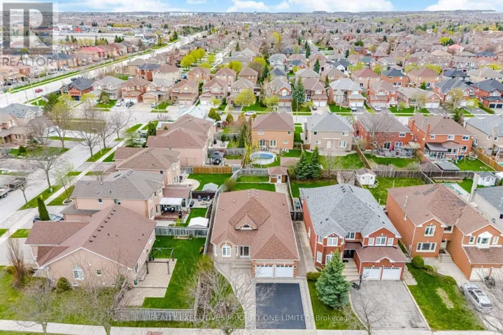 222 CAPRONI DRIVE, Vaughan (Maple), Ontario L6A1X7