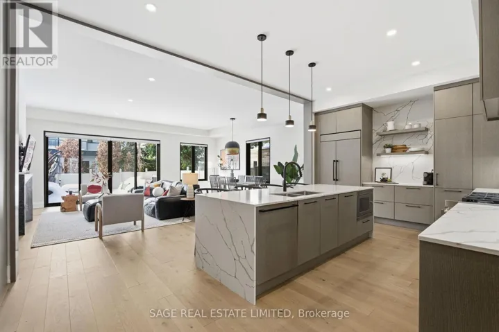 10 BRANT AVENUE, Mississauga (Port Credit), Ontario L5G3N8