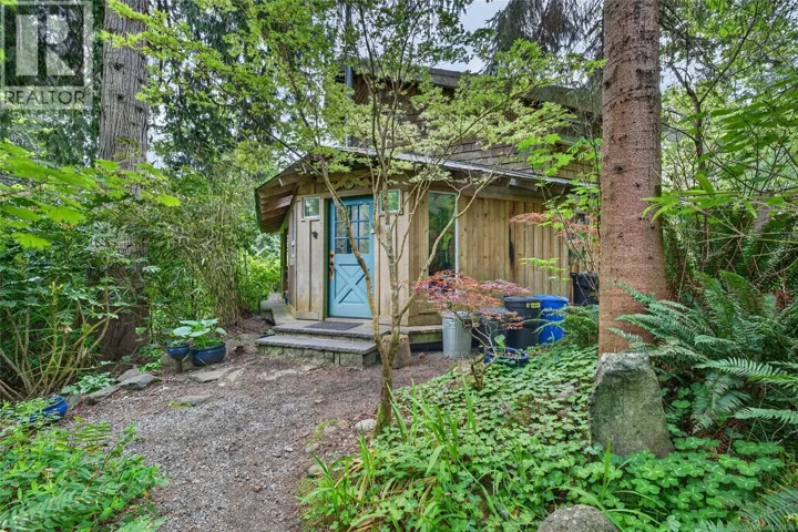 201 Price Rd, Salt Spring, British Columbia V8K2E9