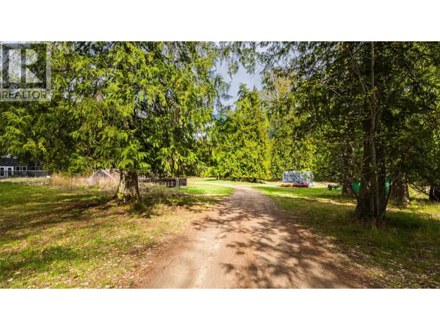 16088 3A Highway, Crawford Bay, British Columbia V0B1E0
